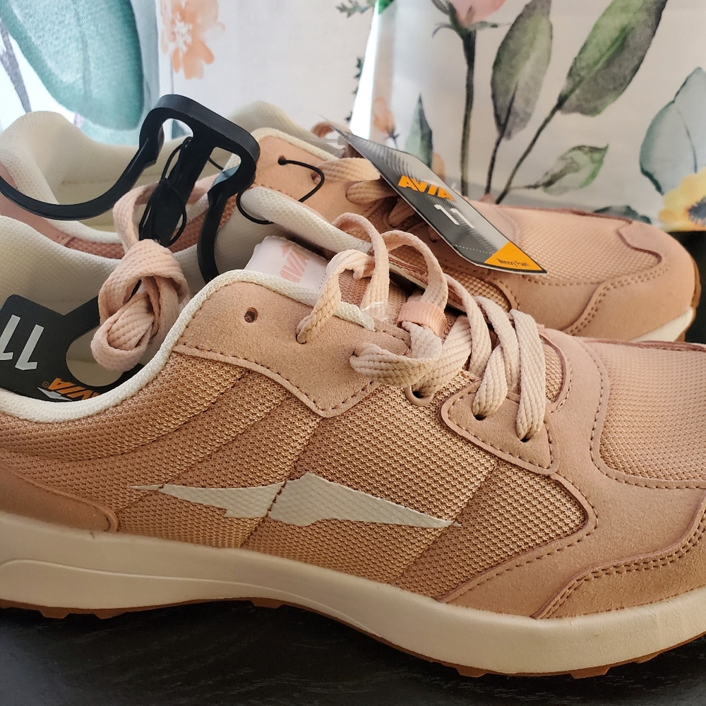 🍂 3/$12 NWT Avia Memory Foam Sneakers
